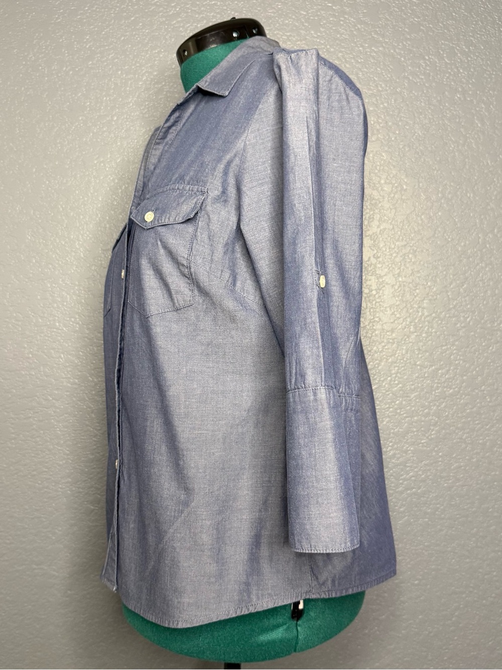 Ellen Tracy Chambray Shirt 100% Cotton Light Blue Button Down Denim Look Top L - Picture 3 of 8